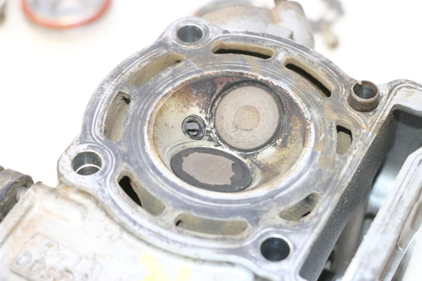 photo de CYLINDER HEAD YAMAHA YP MAJESTY 125 (1998 - 2001) - Distinctive features