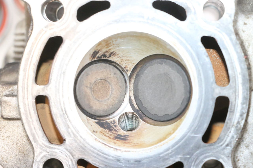 photo de CYLINDER HEAD YAMAHA YP MAJESTY 125 (2007 - 2010) - Distinctive features