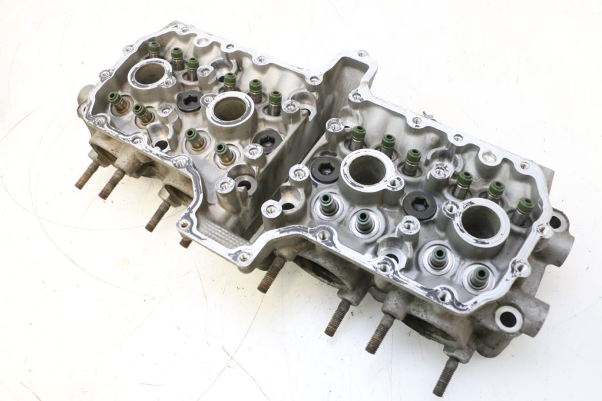 photo de CYLINDER HEAD YAMAHA YZF R GENESIS 750 (1993 - 1998) - Alternative angle