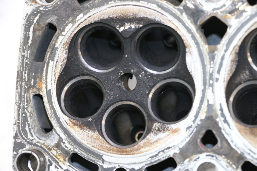 photo de CYLINDER HEAD YAMAHA YZF R GENESIS 750 (1993 - 1998) - Main view