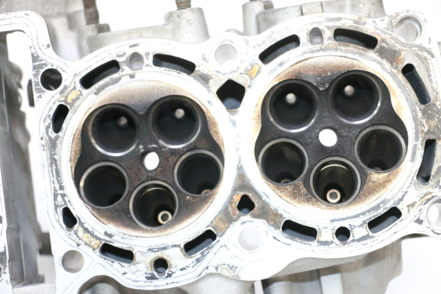photo de CYLINDER HEAD YAMAHA YZF R GENESIS 750 (1993 - 1998) - Technical close-up