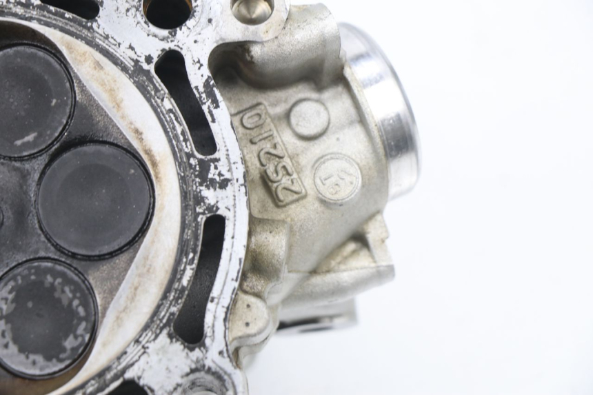 photo de CYLINDER HEAD YAMAHA YZF YZ-F 450 (2006 - 2009) - Alternative perspective