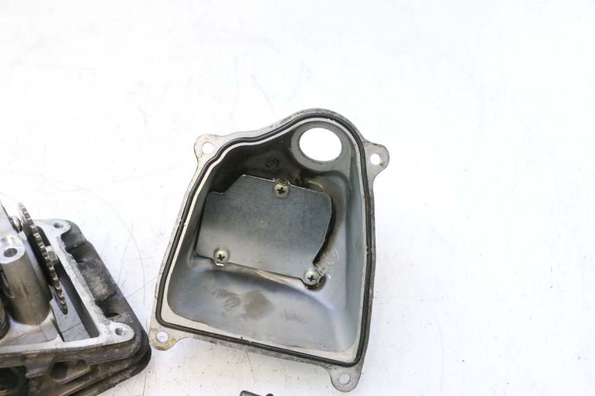 photo de CYLINDER HEAD PIAGGIO ZIP 4T 50 (2018 - 2020) - Alternative perspective