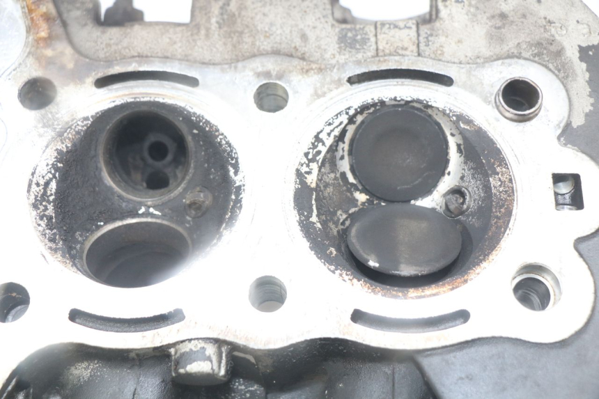 photo de CYLINDER HEAD KAWASAKI ZR7 ZR-7 S 750 (1999 - 2004) - Alternative perspective