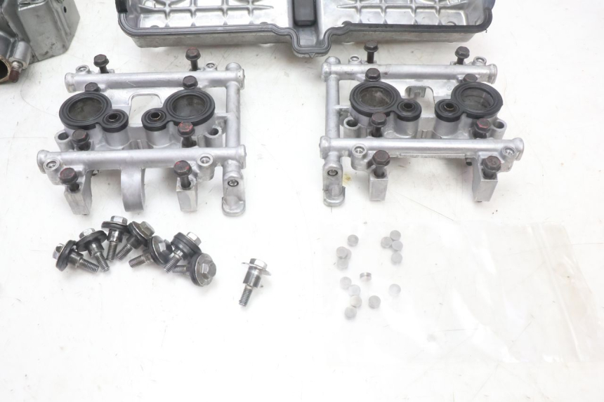 photo de CYLINDER HEAD KAWASAKI ZZR 600 (1995 - 2004) - Focus on structure