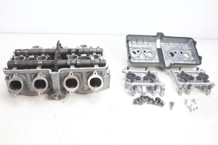 photo de CYLINDER HEAD KAWASAKI ZZR 600 (1995 - 2004) - Alternative angle