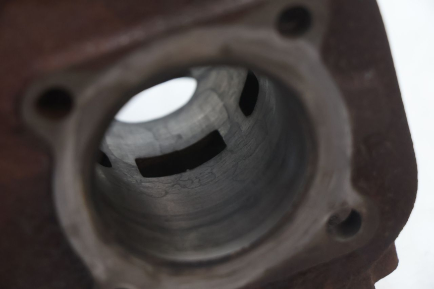 photo de CYLINDER BARREL MBK BOOSTER SPIRIT 50 (2004 - 2017) - Fixing points details