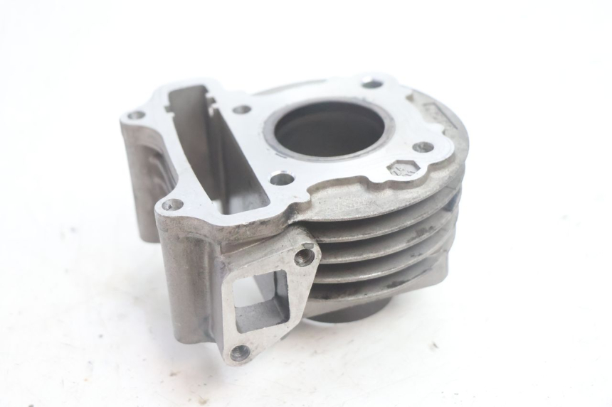 photo de CYLINDER BARREL PEUGEOT KISBEE 4T 50 (2010 - 2017) - Surface and material condition
