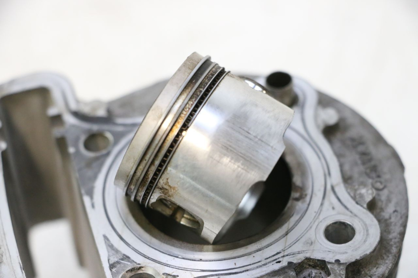 photo de CYLINDER BARREL PISTON KYMCO AGILITY PREMIUM 50 (2007 - 2010) - Alternative angle