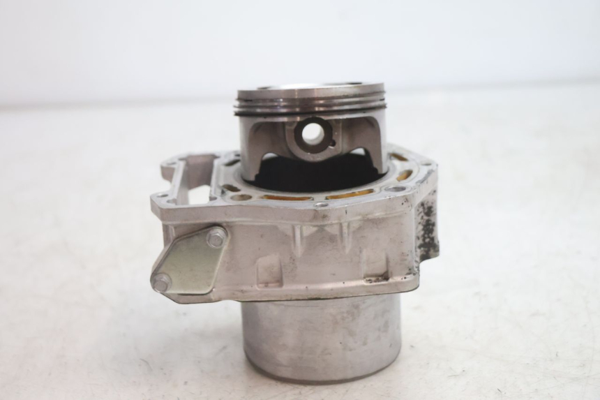photo de REAR CYLINDER AND PISTON GILERA GP 800 (2007 - 2013) - Alternative perspective