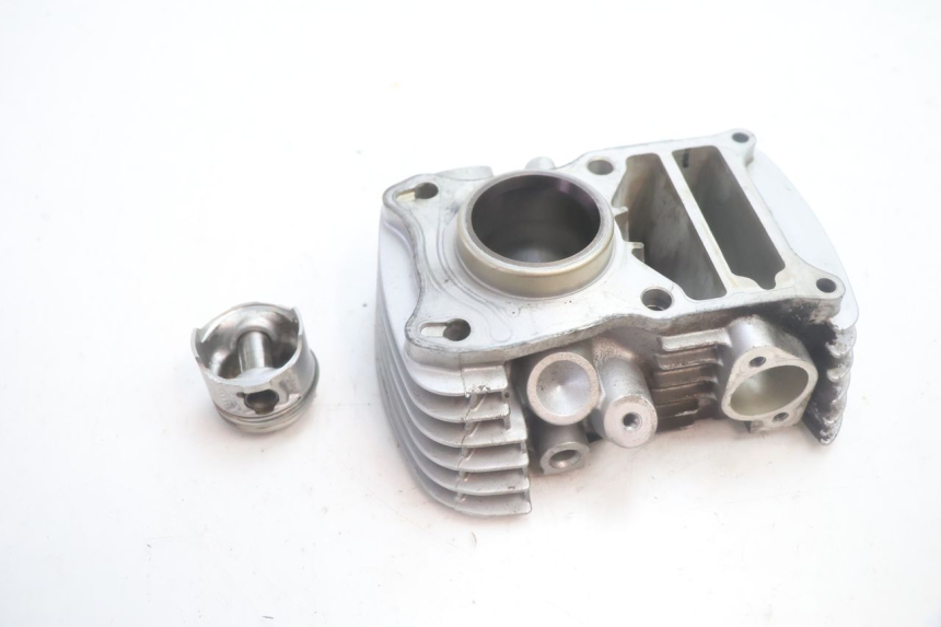 photo de REAR CYLINDER AND PISTON HONDA XLV VARADERO 125 (2007 - 2012) - Zoom on usage condition