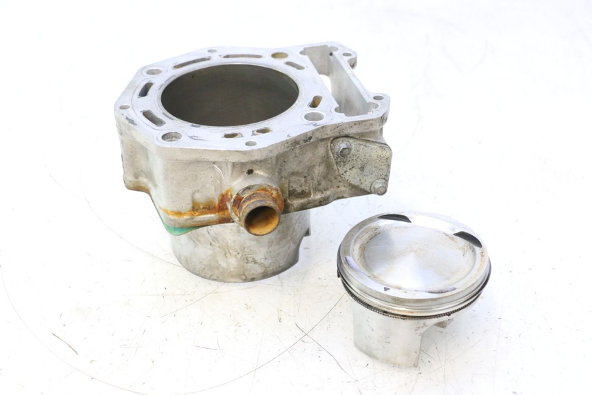 photo de FRONT CYLINDER AND PISTON GILERA GP 800 (2007 - 2013) - High-resolution close-up