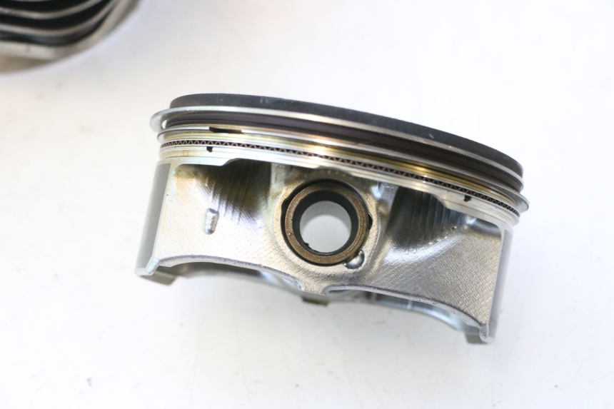 photo de FRONT CYLINDER AND PISTON HARLEY DAVIDSON ROAD GLIDE FLTRXSE 1920 (2018 - 2022) - Alternative angle