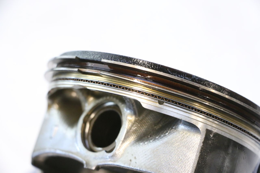 photo de FRONT CYLINDER AND PISTON HARLEY DAVIDSON ROAD GLIDE FLTRXSE 1920 (2018 - 2022) - Zoom on usage condition