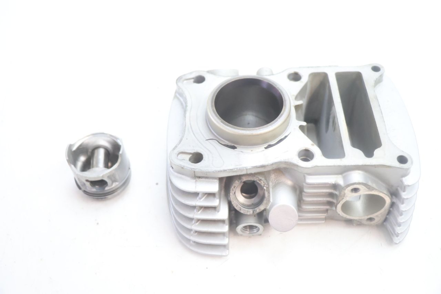 photo de FRONT CYLINDER AND PISTON HONDA XLV VARADERO 125 (2007 - 2012) - Zoom on usage condition