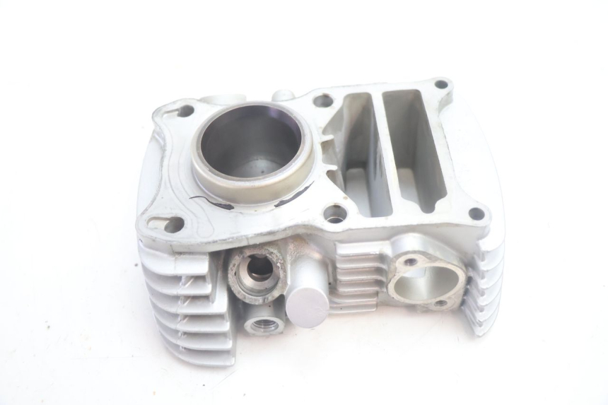 photo de FRONT CYLINDER AND PISTON HONDA XLV VARADERO 125 (2007 - 2012) - Checked used part