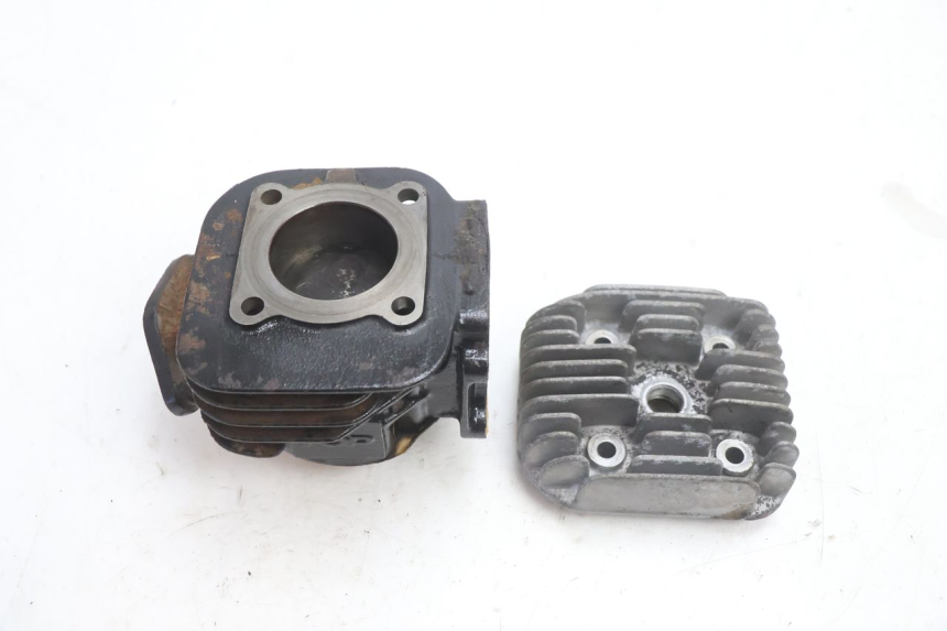 photo de CYLINDER BARREL PISTON MBK BOOSTER SPIRIT 50 (1996 - 1999) - Fixing points details