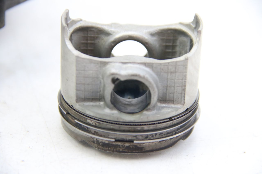 photo de CYLINDER PISTON SUZUKI BURGMAN 125 (2007 - 2014) - Fixing points details