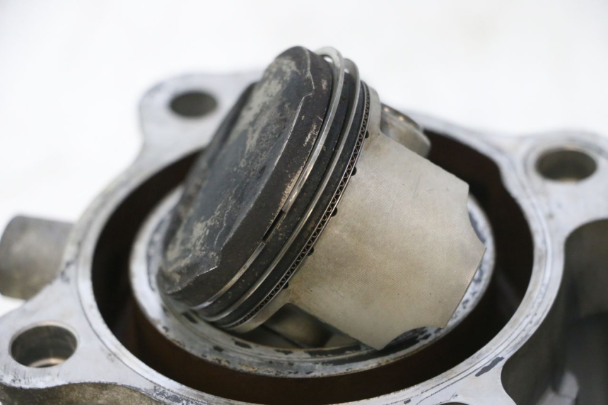 photo de CYLINDER PISTON SUZUKI BURGMAN 125 (2007 - 2014) - Detailed visual inspection