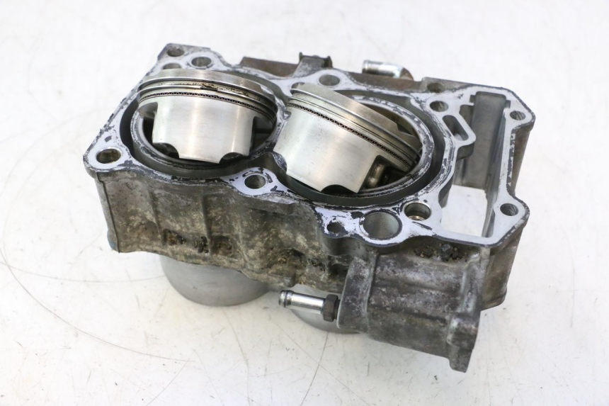 photo de CYLINDER BARREL PISTON SUZUKI BURGMAN EXECUTIVE ABS 650 (2006 - 2012) - Detailed visual inspection
