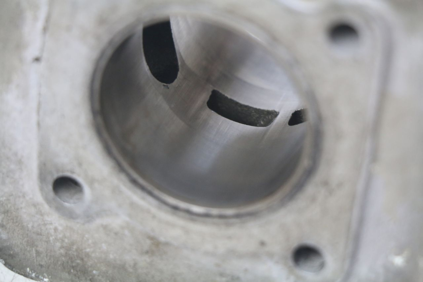 photo de CYLINDER PISTON PEUGEOT BUXY 50 (1993 - 1998) - Fixing points details