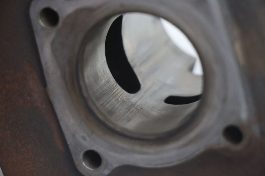 photo de CYLINDER PISTON PEUGEOT BUXY 50 (1993 - 1998) - Fixing points details
