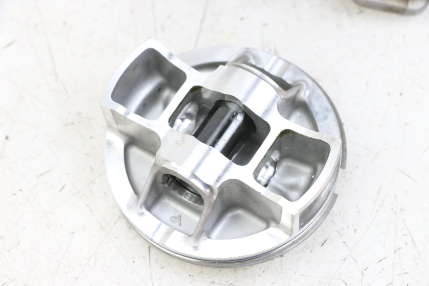 photo de CYLINDER BARREL PISTON HONDA CRF R 250 (2020 - 2021) - Technical close-up