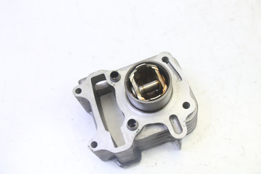 photo de CYLINDER PISTON SYM CROX 4T 50 (2016 - 2023) - Alternative perspective