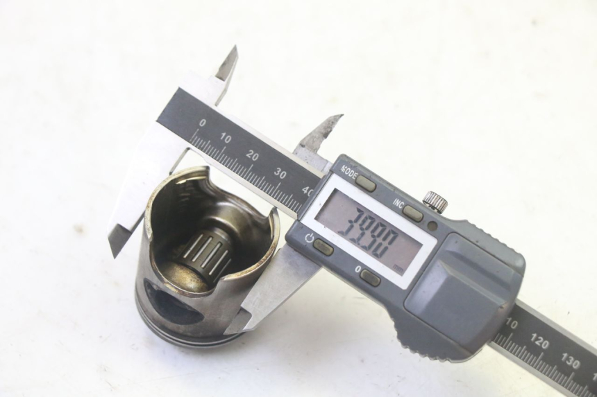 photo de CYLINDER PISTON PEUGEOT ELYSTAR 50 (2002 - 2014) - Detailed visual inspection