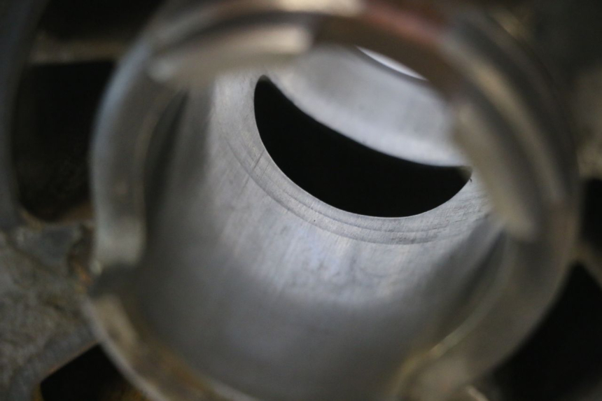 photo de CYLINDER BARREL PISTON HONDA FES PANTHEON 2T 125 (1998 - 2002) - Technical close-up