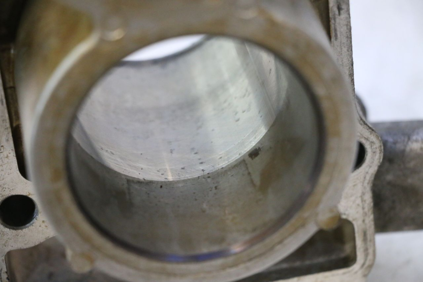 photo de CYLINDER BARREL PISTON HONDA FJS SILVER WING SILVERWING 400 (2005 - 2008) - Surface and material condition