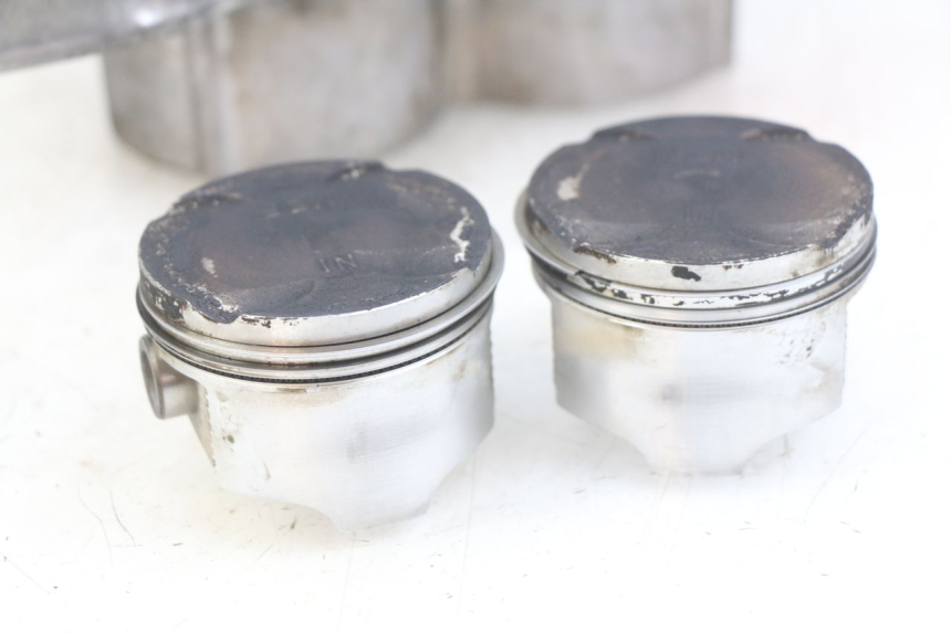 photo de CYLINDER PISTON HONDA FJS SILVERWING SILVER WING 400 (2009 - 2016) - Alternative angle