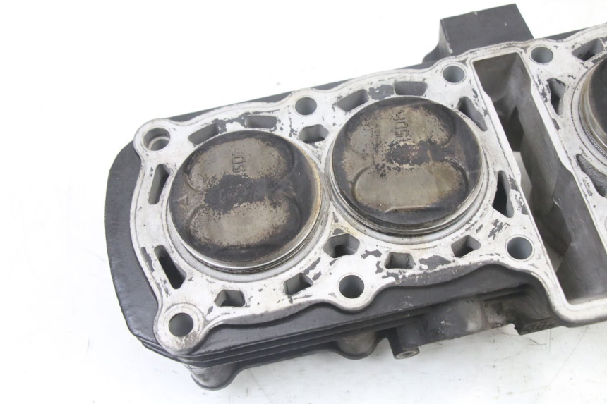 photo de CYLINDER BARREL PISTON YAMAHA FZS FAZER 600 (2001 - 2003) - Fixing points details