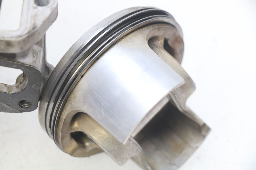 photo de CYLINDER BARREL PISTON PEUGEOT GEOPOLIS 400 (2007 - 2013) - Alternative angle