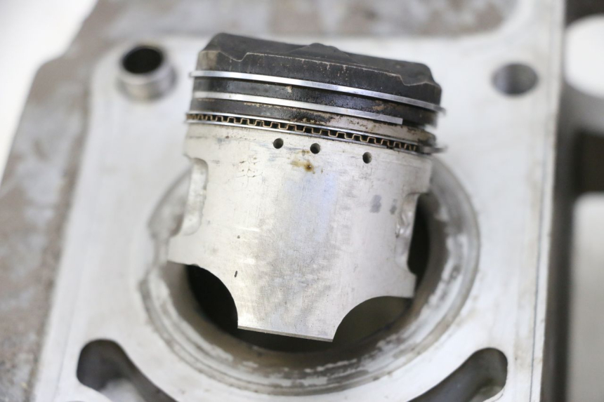 photo de CYLINDER BARREL PISTON HYOSUNG GTR 125 (2006 - 2008) - Alternative angle