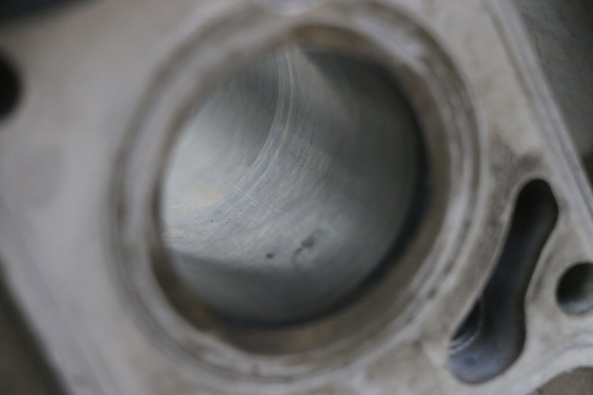 photo de CYLINDER BARREL PISTON HYOSUNG GTR 125 (2006 - 2008) - Fixing points details