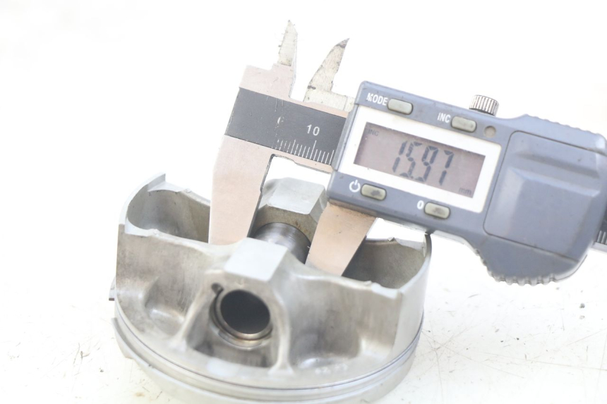 photo de CYLINDER BARREL PISTON HONDA CRF 250 (2013 - 2016) - Zoom on usage condition