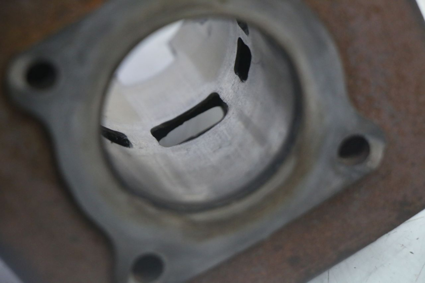 photo de CYLINDER BARREL PISTON PEUGEOT KISBEE 2T 50 (2010 - 2017) - Additional view of the item