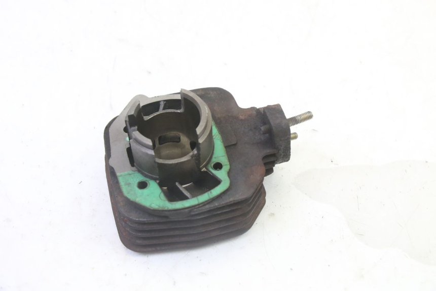 photo de CYLINDER BARREL PISTON PEUGEOT KISBEE 2T 50 (2010 - 2017) - High-resolution close-up