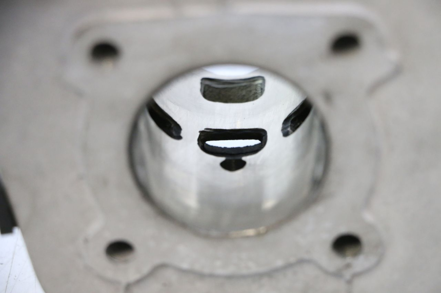 photo de CYLINDER BARREL PISTON PEUGEOT KISBEE 2T 50 (2018 - 2022) - Technical close-up