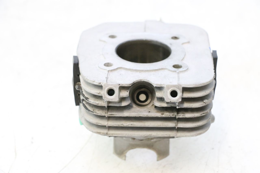 photo de CYLINDER BARREL PISTON PEUGEOT KISBEE 2T 50 (2018 - 2022) - Fixing points details