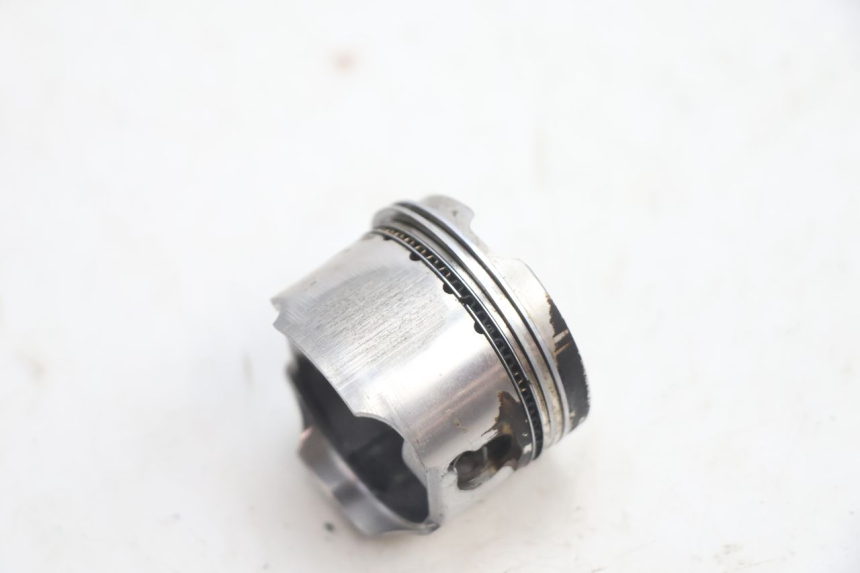 photo de CYLINDER BARREL PISTON PEUGEOT KISBEE 4T 50 (2010 - 2017) - High-resolution close-up