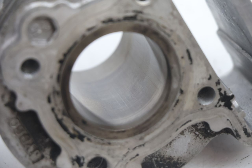 photo de CYLINDER BARREL PISTON PEUGEOT KISBEE 4T 50 (2010 - 2017) - Fixing points details