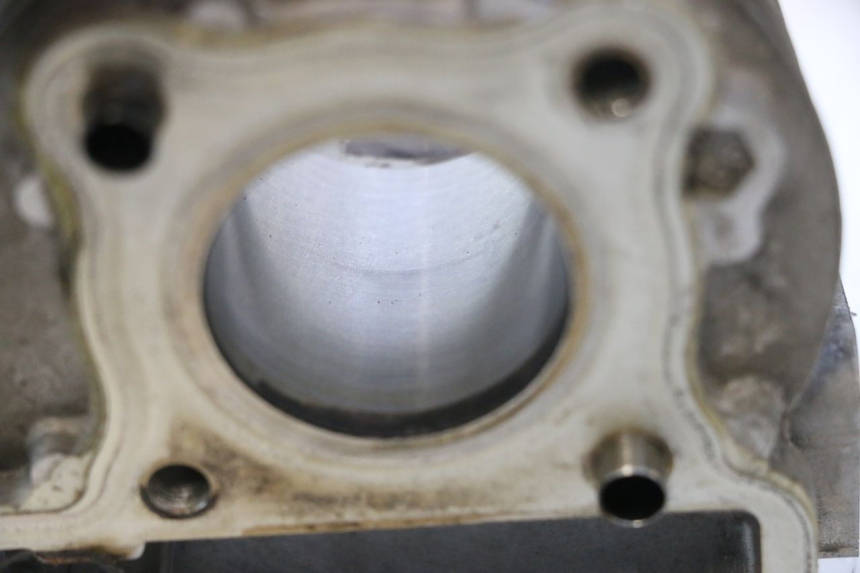 photo de CYLINDER BARREL PISTON PEUGEOT KISBEE 4T 50 (2010 - 2017) - Alternative perspective