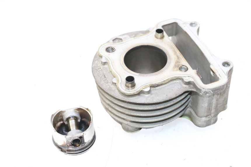photo de CYLINDER BARREL PISTON PEUGEOT KISBEE 4T 50 (2010 - 2017) - Surface and material condition