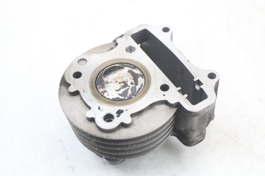 photo de CYLINDER PISTON KYMCO AGILITY 4T 50 (2005 - 2018) - Alternative perspective