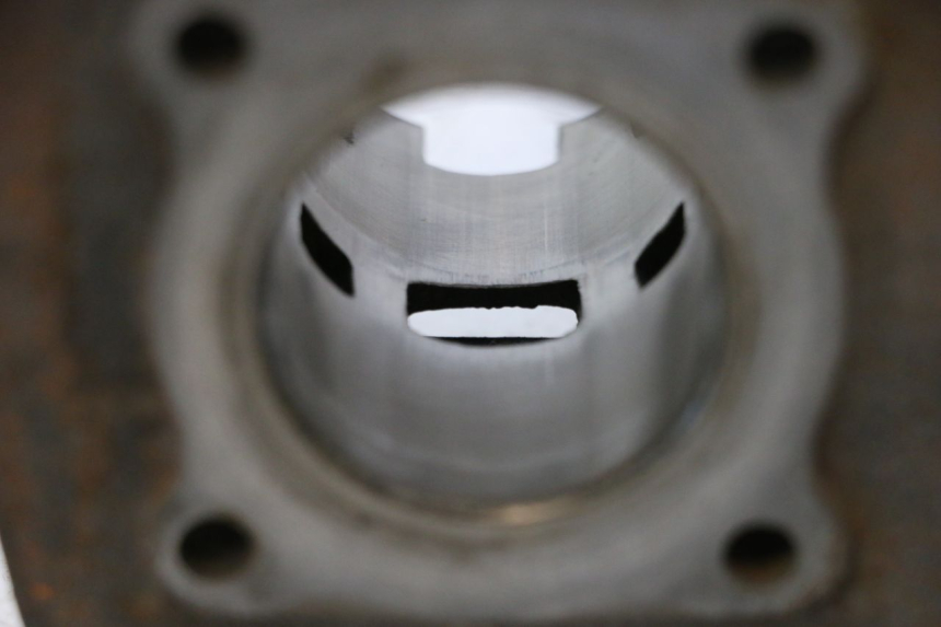 photo de CYLINDER PISTON PEUGEOT LUDIX 50 (2008 - 2017) - Fixing points details