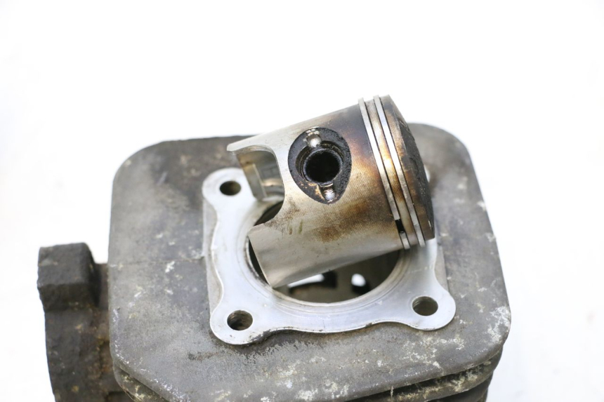 photo de CYLINDER BARREL PISTON PEUGEOT LUDIX ONE 50 (2004 - 2013) - High-resolution close-up