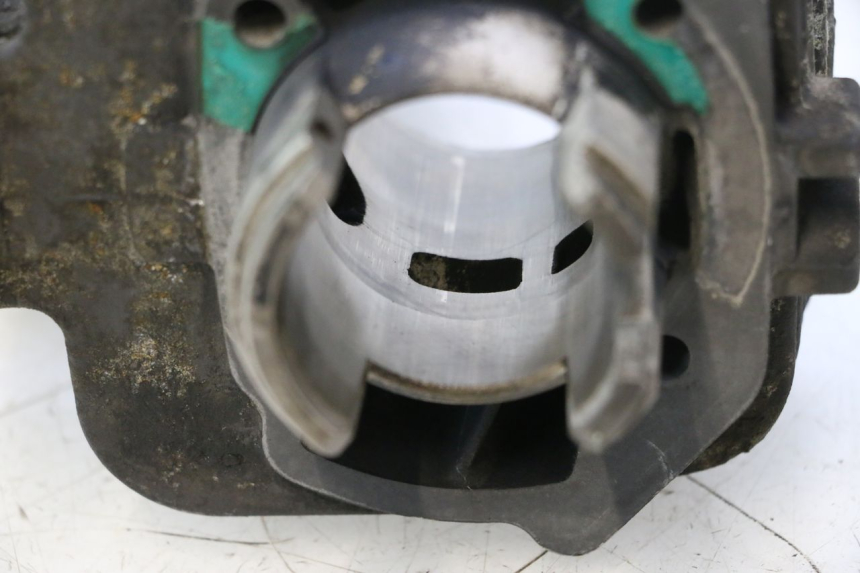 photo de CYLINDER BARREL PISTON PEUGEOT LUDIX ONE 50 (2004 - 2013) - Alternative perspective