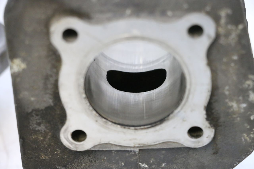 photo de CYLINDER BARREL PISTON PEUGEOT LUDIX ONE 50 (2004 - 2013) - Fixing points details